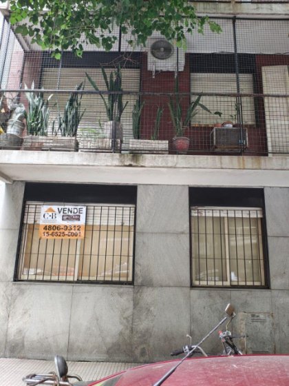 Dos Ambientes en Venta de 40 m² en Pb Al Frente con Pequeño Patio