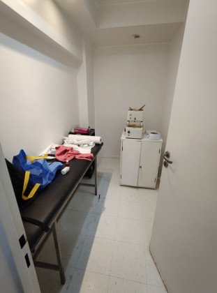 Venta de Local de 139 m² Totales con Sotano con Vidriera a La Calle Larrea