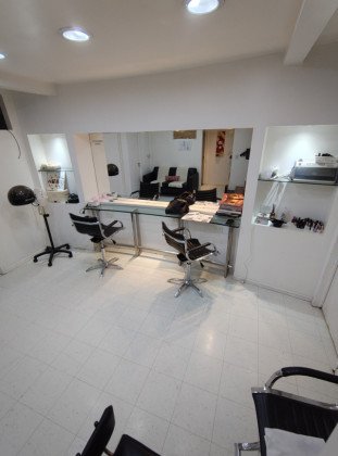 Venta de Local de 139 m² Totales con Sotano con Vidriera a La Calle Larrea