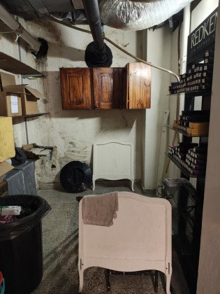 Venta de Local de 139 m² Totales con Sotano con Vidriera a La Calle Larrea