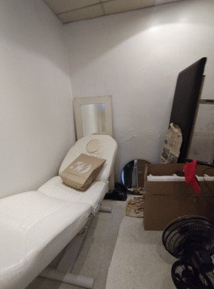 Venta de Local de 139 m² Totales con Sotano con Vidriera a La Calle Larrea