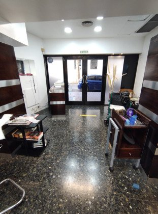 Venta de Local de 139 m² Totales con Sotano con Vidriera a La Calle Larrea