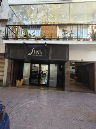 Venta de Local de 139 m² Totales con Sotano con Vidriera a La Calle Larrea