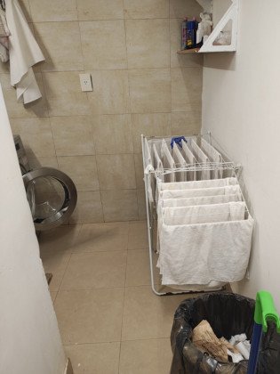 Venta de Local de 139 m² Totales con Sotano con Vidriera a La Calle Larrea