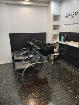 Venta de Local de 139 m² Totales con Sotano con Vidriera a La Calle Larrea
