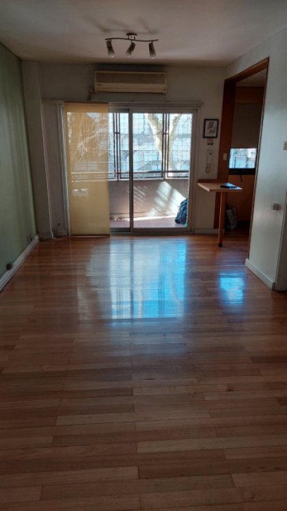 2 AMBIENTES DE (45M2) ALQUILER CON EXPENSAS Y ABL INCLUIDAS, LUMINOSO, CON BALCON AL FRENTE